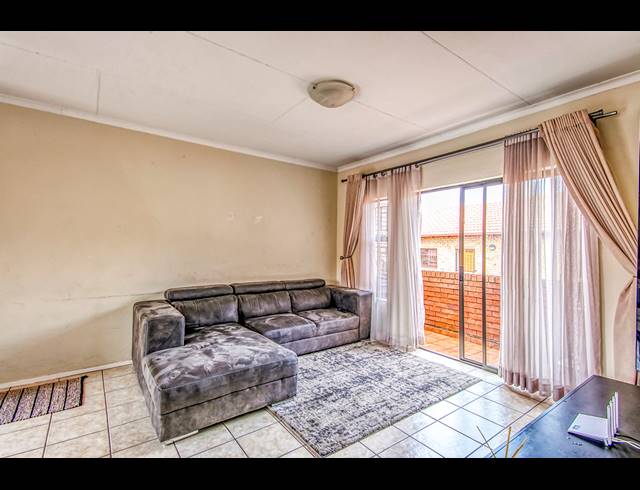 2 BEDROOM APARTMENT TO LET IN WELTEVREDEN PARK